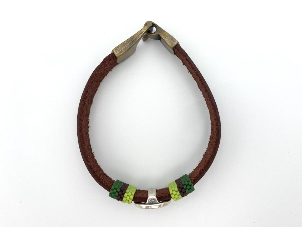 Handmade leather men's bracelet decorated with beaded inlays and peace sign sliding bead - Ornamentico shop