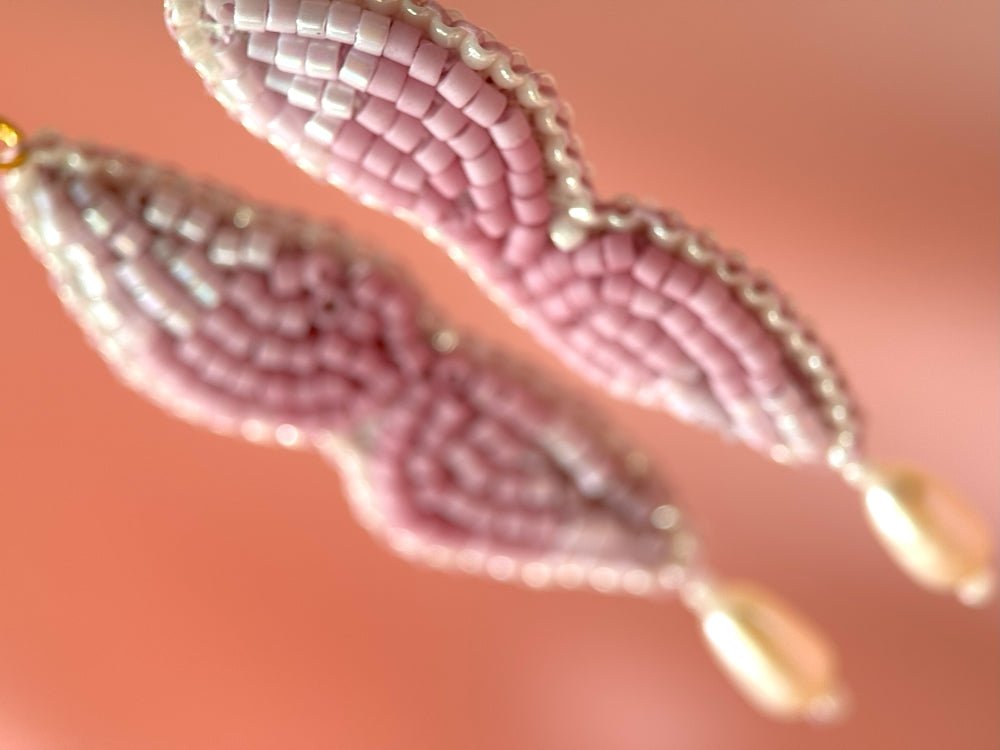Handmade dangle earrings in pink and lilac hues with a sculptural shape and river pearl - Ornamentico shop