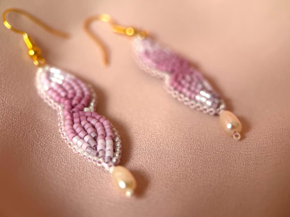 Handmade dangle earrings in pink and lilac hues with a sculptural shape and river pearl - Ornamentico shop