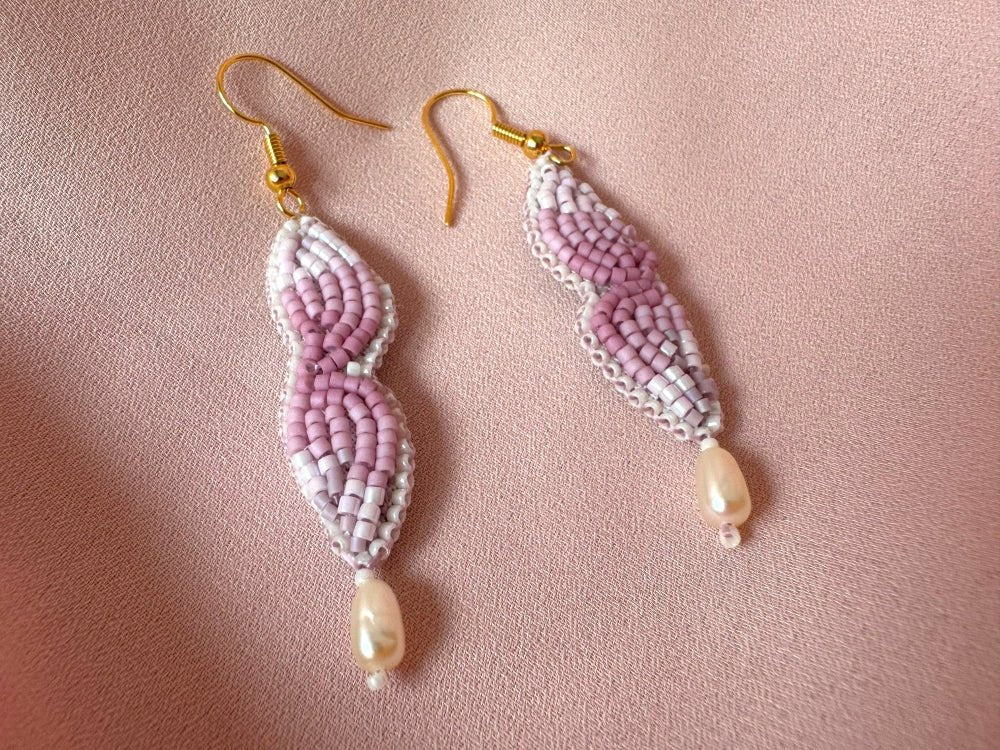 Handmade dangle earrings in pink and lilac hues with a sculptural shape and river pearl - Ornamentico shop