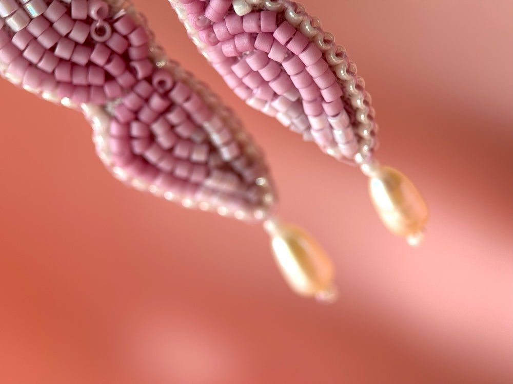 Handmade dangle earrings in pink and lilac hues with a sculptural shape and river pearl - Ornamentico shop