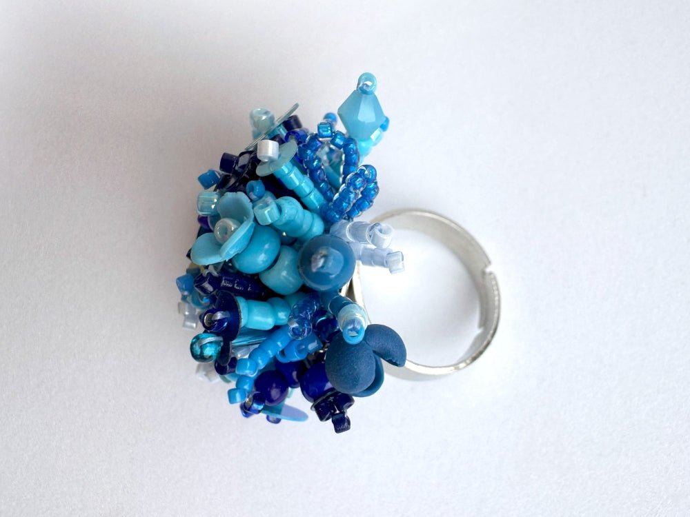 Handmade volume-beaded statement ring with floral design, polymer clay & sequins in blue hues - Ornamentico shop