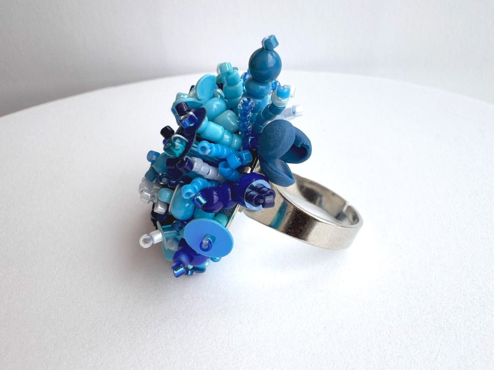 Handmade volume-beaded statement ring with floral design, polymer clay & sequins in blue hues - Ornamentico shop