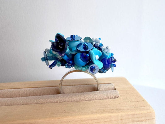 Handmade volume-beaded statement ring with floral design, polymer clay & sequins in blue hues - Ornamentico shop