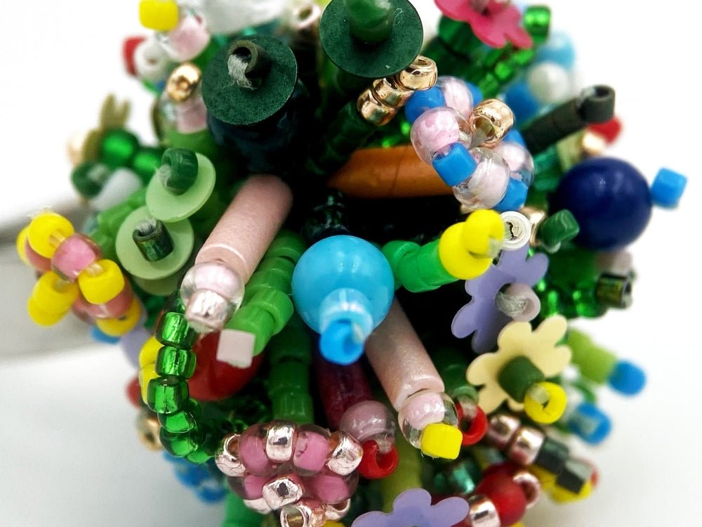 Handmade statement ring with volume beadwork in floral green and multicolor tones - Ornamentico shop