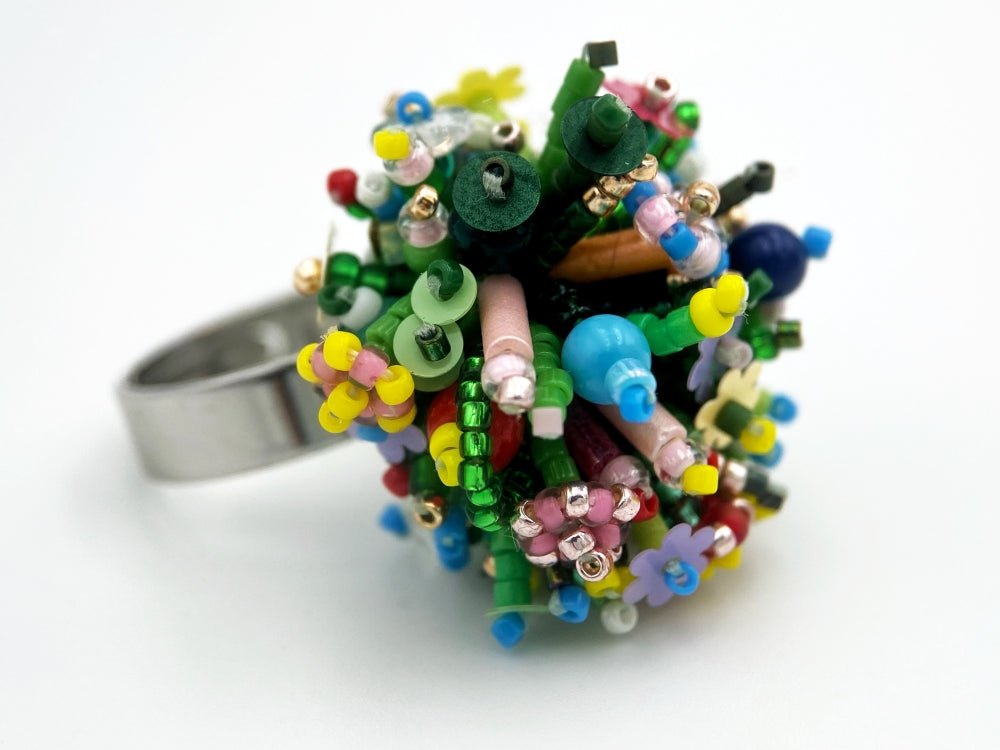 Handmade statement ring with volume beadwork in floral green and multicolor tones - Ornamentico shop