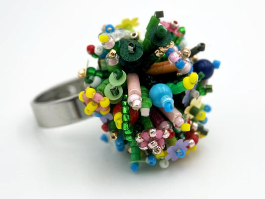 Handmade statement ring with volume beadwork in floral green and multicolor tones - Ornamentico shop