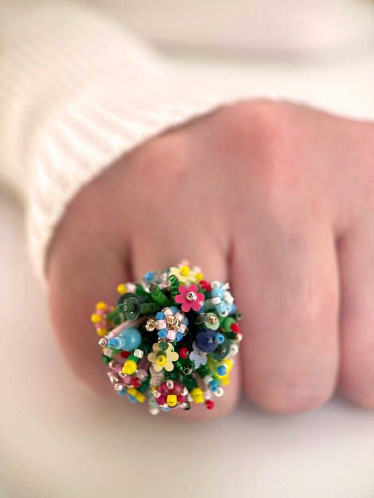 Handmade statement ring with volume beadwork in floral green and multicolor tones - Ornamentico shop