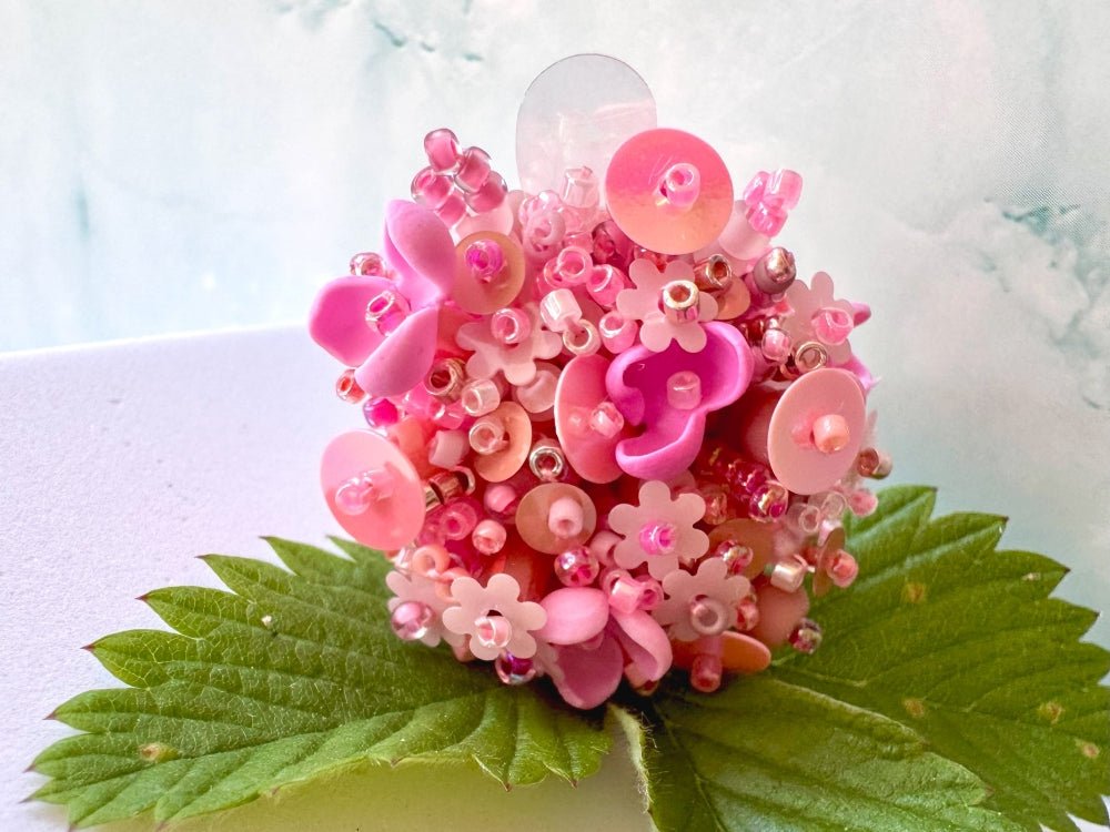 Handmade volume-beaded statement ring with floral design, polymer clay & sequins in pink hues - Ornamentico shop