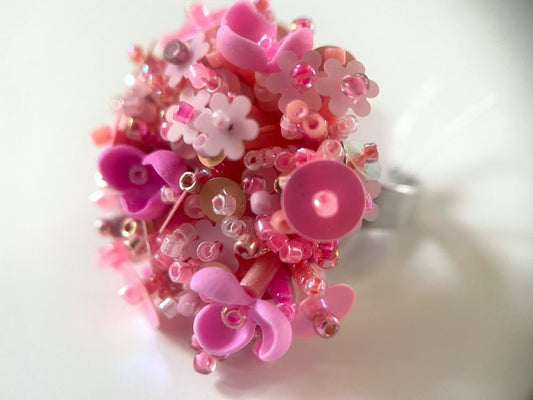 Handmade volume-beaded statement ring with floral design, polymer clay & sequins in pink hues - Ornamentico shop