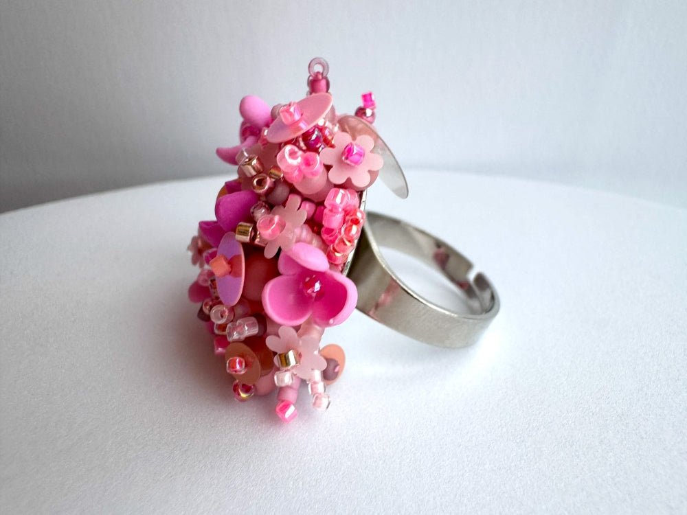 Handmade volume-beaded statement ring with floral design, polymer clay & sequins in pink hues - Ornamentico shop