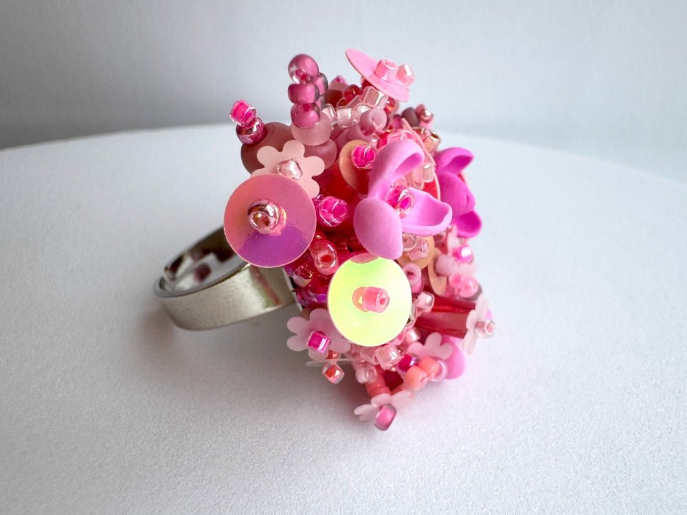 Handmade volume-beaded statement ring with floral design, polymer clay & sequins in pink hues - Ornamentico shop