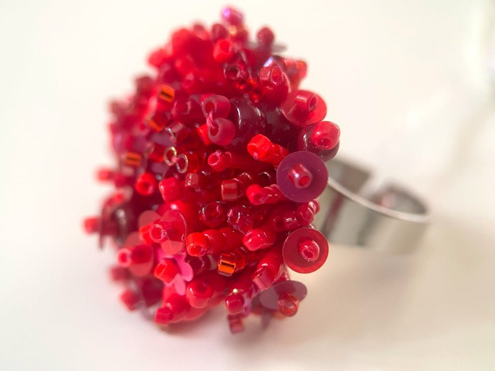 Handmade volume-beaded statement ring with floral design, polymer clay & sequins in red hues - Ornamentico shop