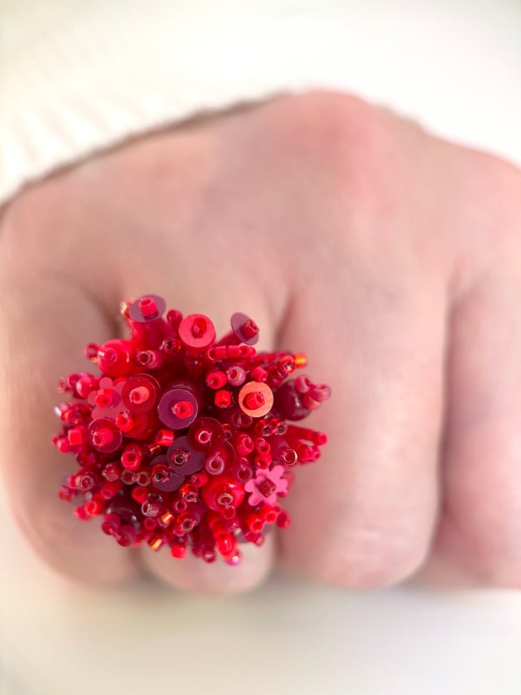 Handmade volume-beaded statement ring with floral design, polymer clay & sequins in red hues - Ornamentico shop