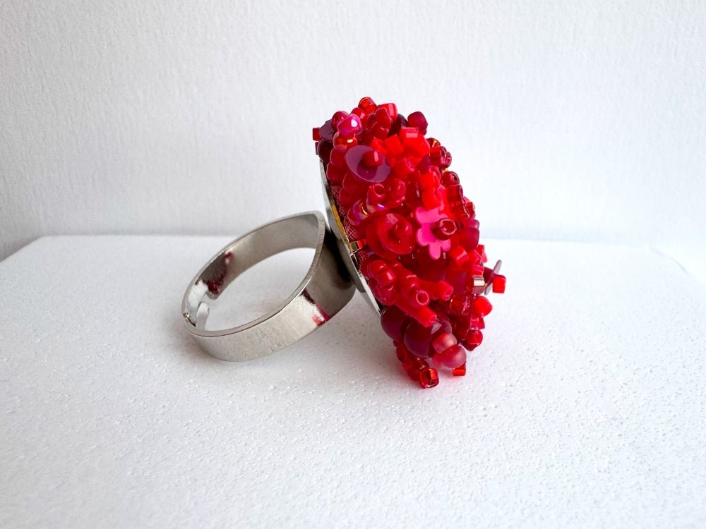 Handmade volume-beaded statement ring with floral design, polymer clay & sequins in red hues - Ornamentico shop