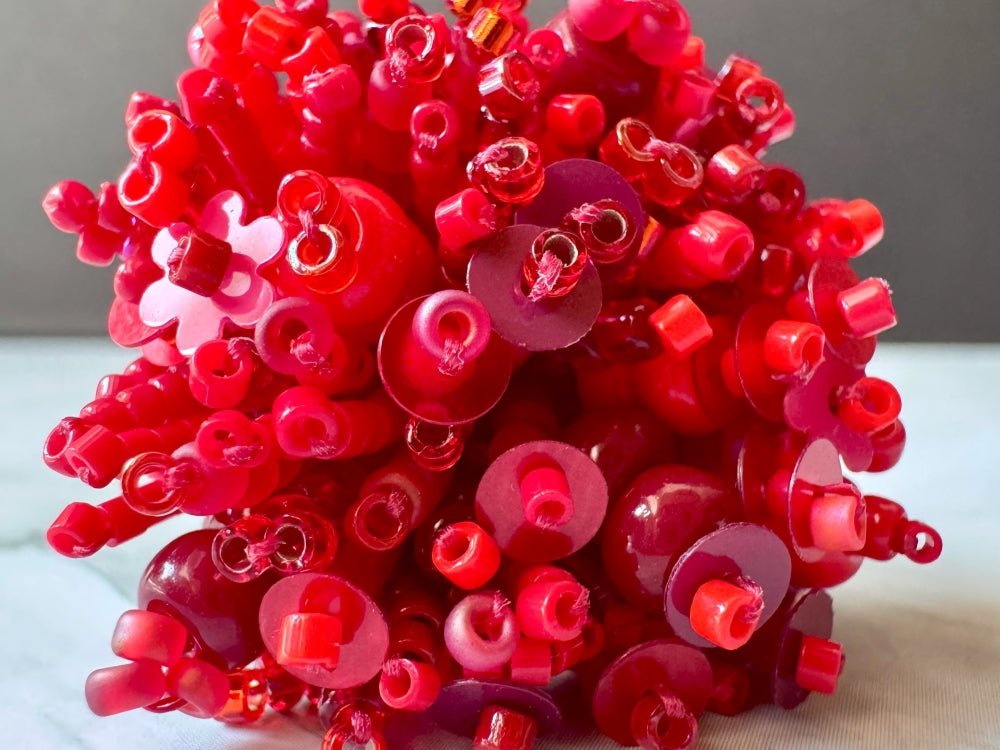 Handmade volume-beaded statement ring with floral design, polymer clay & sequins in red hues - Ornamentico shop