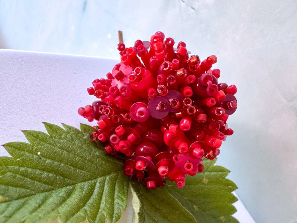 Handmade volume-beaded statement ring with floral design, polymer clay & sequins in red hues - Ornamentico shop