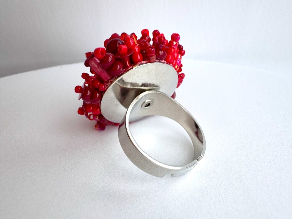 Handmade volume-beaded statement ring with floral design, polymer clay & sequins in red hues - Ornamentico shop
