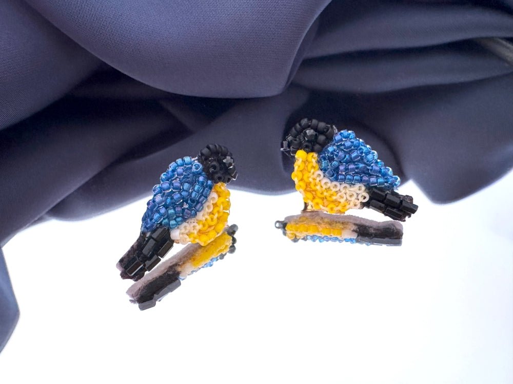 Beaded small stud earrings imitating bright blue tit birds - Ornamentico shop
