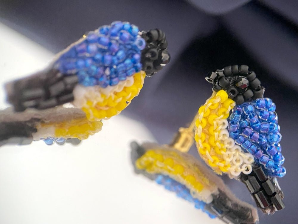 Beaded small stud earrings imitating bright blue tit birds - Ornamentico shop