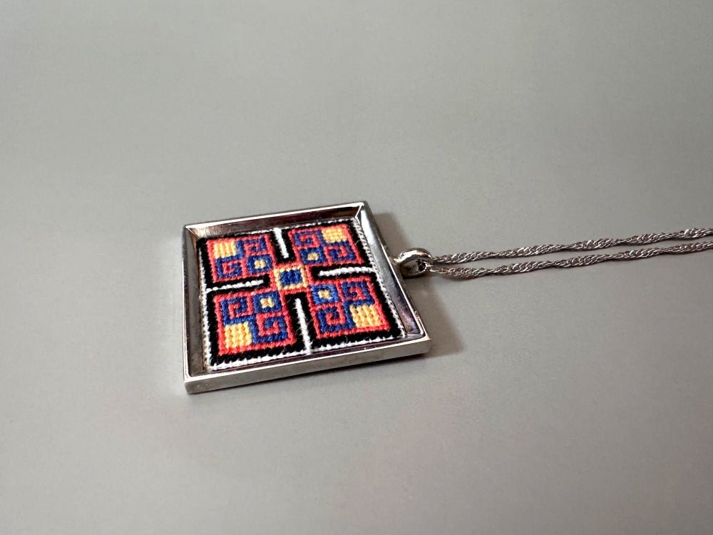 Unique hand embroidered pendant in oriental design, set in custom silver frame - Ornamentico shop