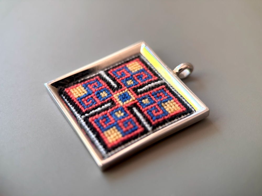Unique hand embroidered pendant in oriental design, set in custom silver frame - Ornamentico shop