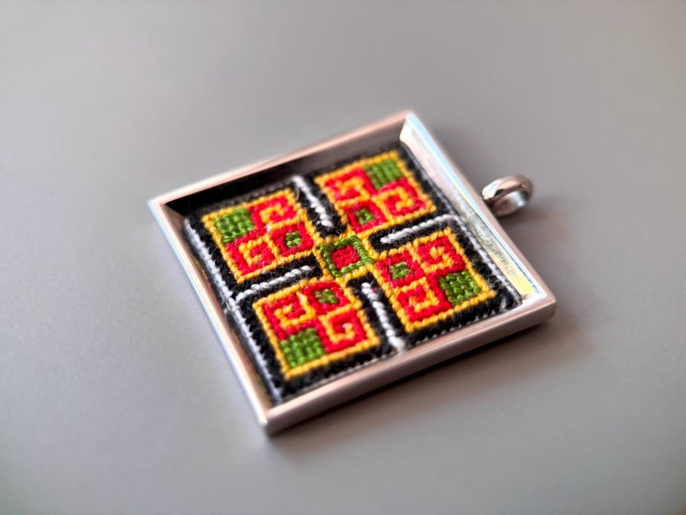 Unique hand embroidered pendant in oriental design, set in custom silver frame - Ornamentico shop