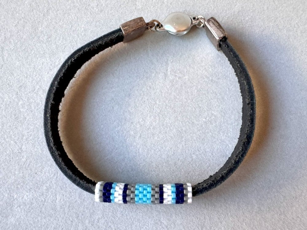 Leather bracelet with peyote stitch beaded inlay in cold blue, white and grey colors - Ornamentico shop