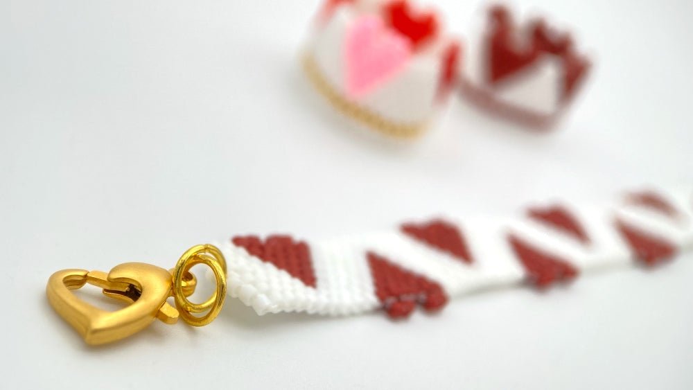Handmade set of beaded bracelet and two rings ornamented with hearts crafted in peyote stitch technique - Ornamentico shop