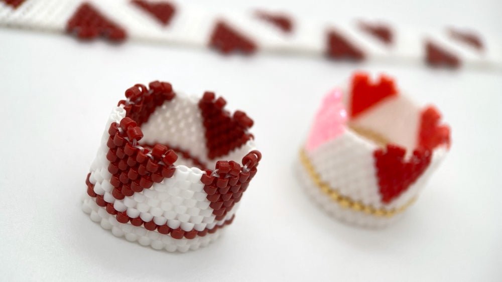 Handmade set of beaded bracelet and two rings ornamented with hearts crafted in peyote stitch technique - Ornamentico shop