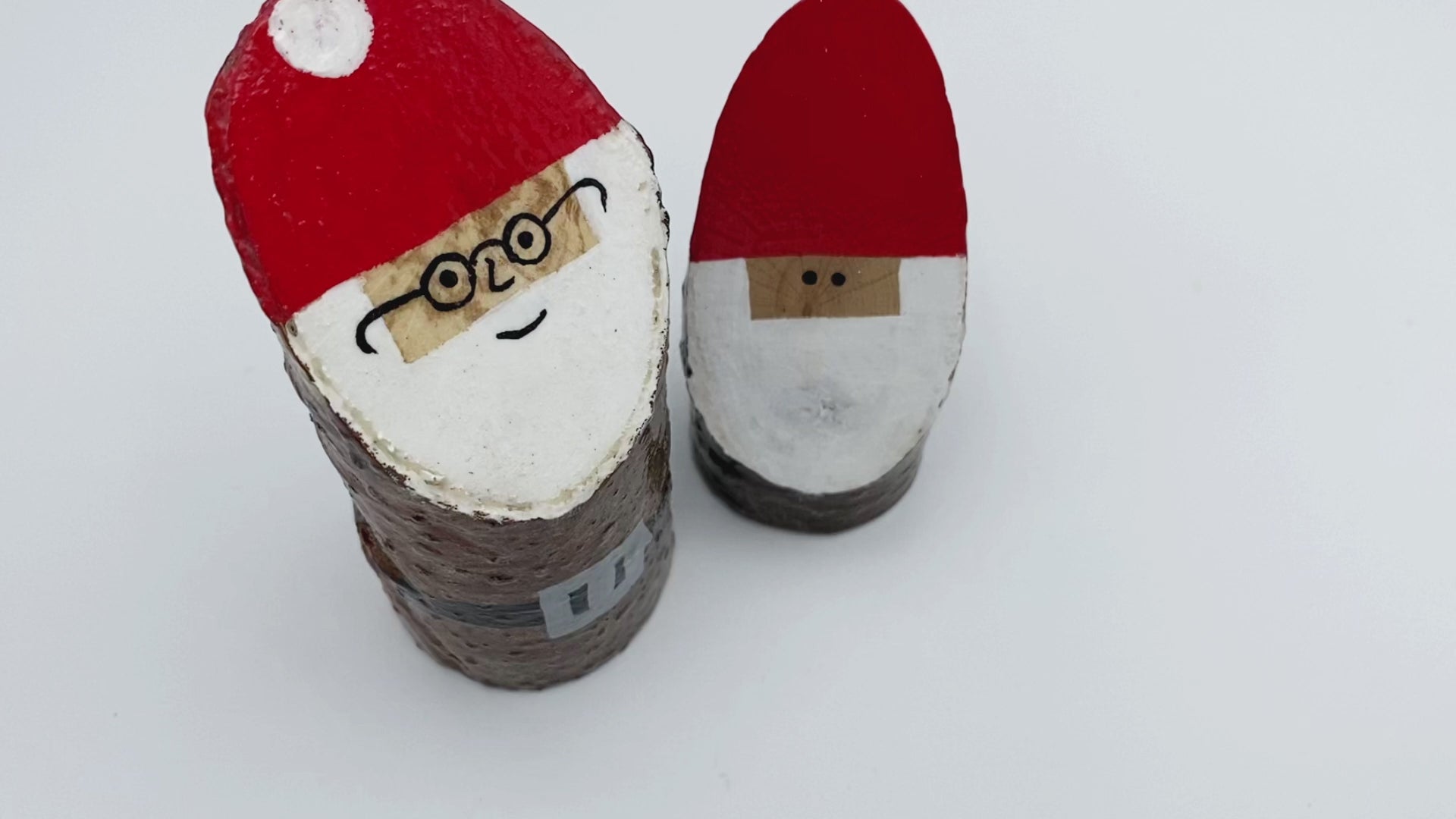 Handcrafted small wooden figurines of two Santas - Ornamentico shop