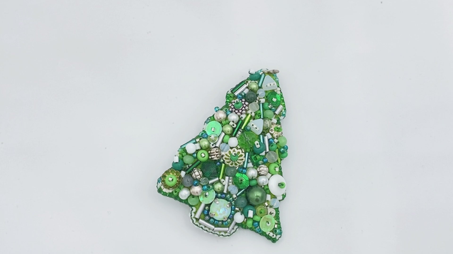 Handmade brooch made of glass beads, Miyuki beads and malachite stone bead - Ornamentico shop