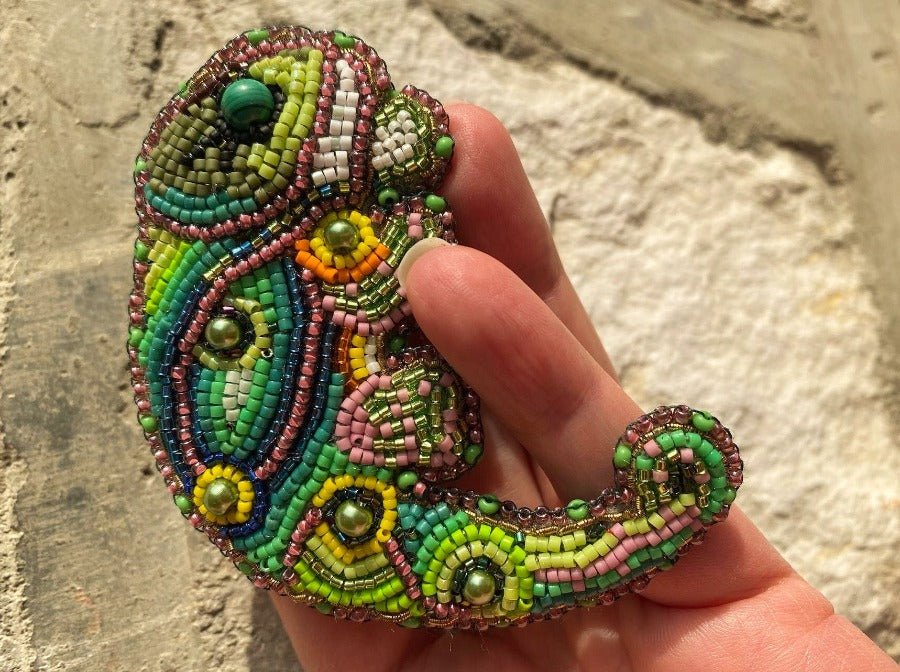 Handmade brooch "Chameleon" made of glass beads, Miyuki beads and malachite stone bead - Ornamentico shop