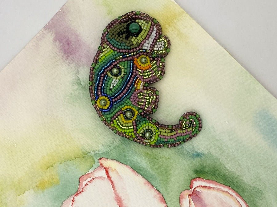 Handmade brooch "Chameleon" made of glass beads, Miyuki beads and malachite stone bead - Ornamentico shop