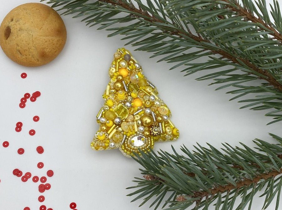 Handmade brooch in the shape of Xmas tree made of glass beads, Miyuki beads, bugle beads and jasper stone - Ornamentico shop