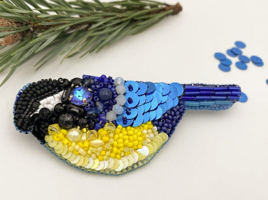 This beautiful handmade brooch features a colorful depiction of a Great Tit - Ornamentico shop