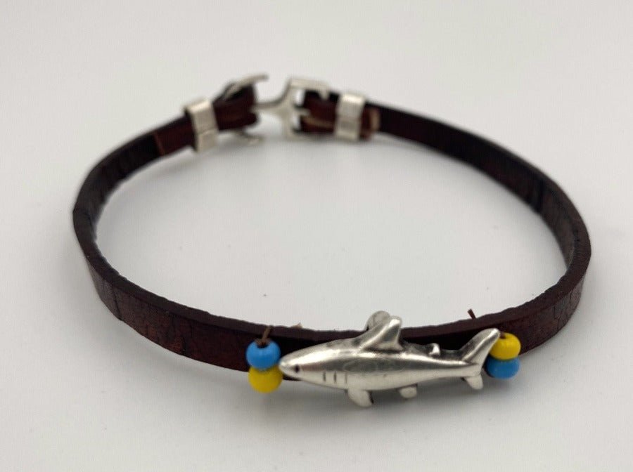 Handmade men's bracelet from leather decorated with shark slide bead and small insert from color beads - Ornamentico shop