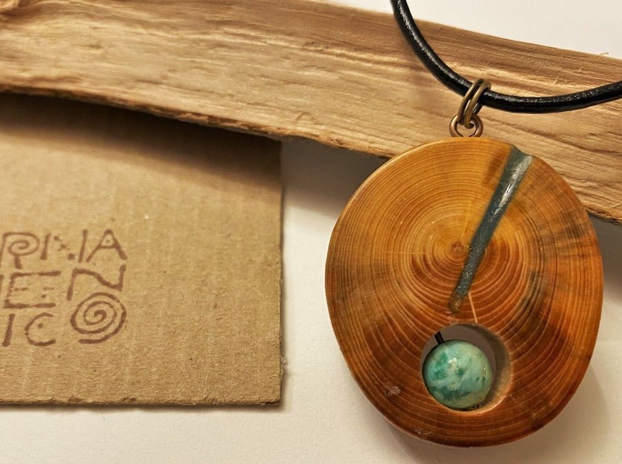 Handmade wooden pendant. Made of polished and lacquered beech wood with one Peruvian turquoise stone - Ornamentico shop