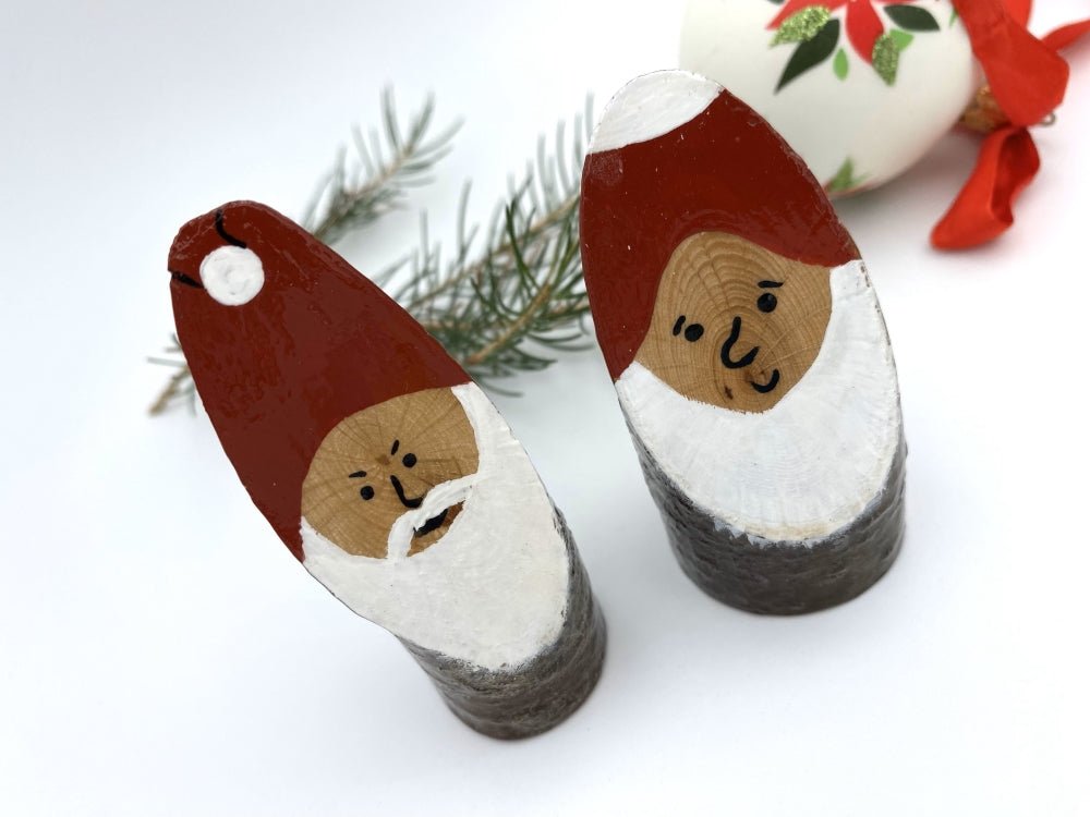 Handcrafted small wooden figurines of two Santas - Ornamentico shop
