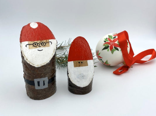 Handcrafted small wooden figurines of two Santas - Ornamentico shop