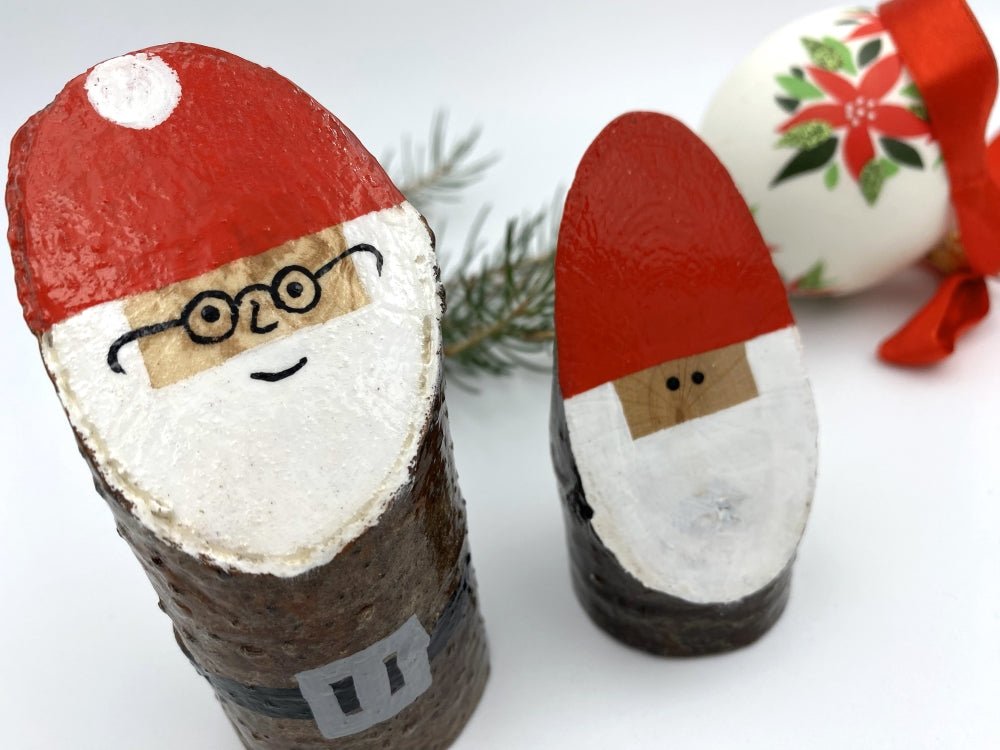 Handcrafted small wooden figurines of two Santas - Ornamentico shop