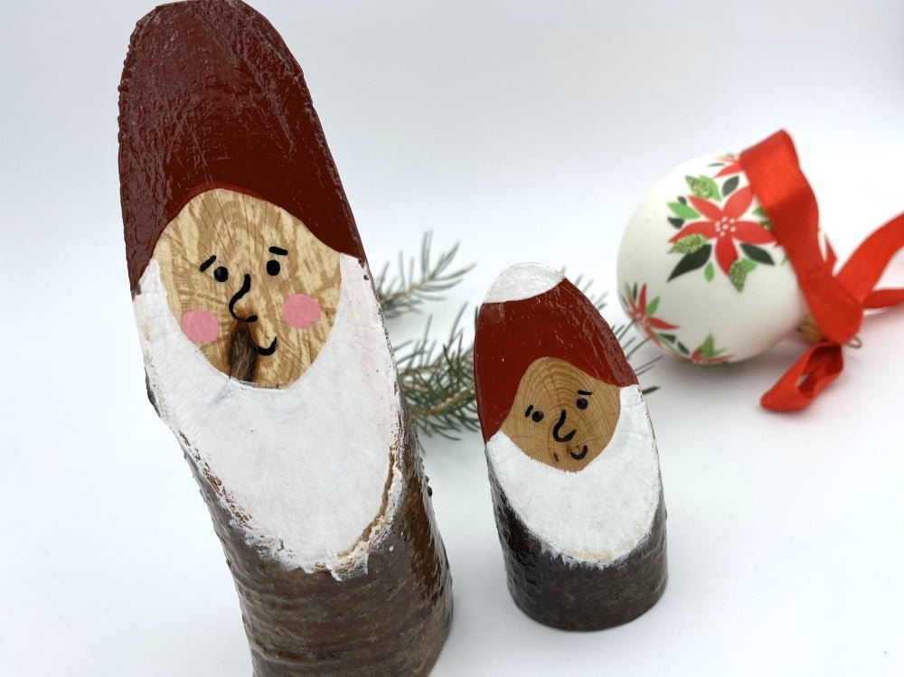 Handmade small wooden figurines of two smiling Santas - Ornamentico Shop