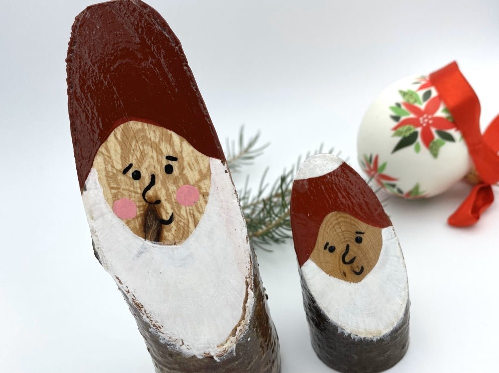 Handmade small wooden figurines of two smiling Santas - Ornamentico Shop