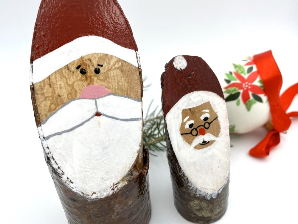 Set of two wooden figurines in the shape of thoughtful Santas - Ornamentico shop