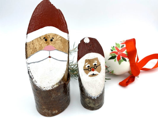Set of two wooden figurines in the shape of thoughtful Santas - Ornamentico shop