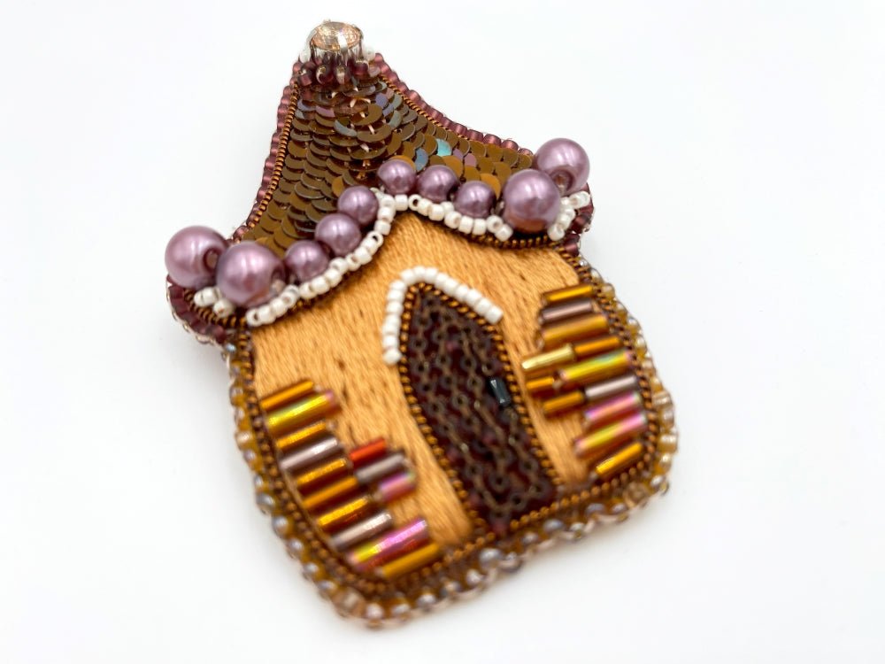 Handmade beaded brooch in the shape of a small fairy house - Ornamentico shop