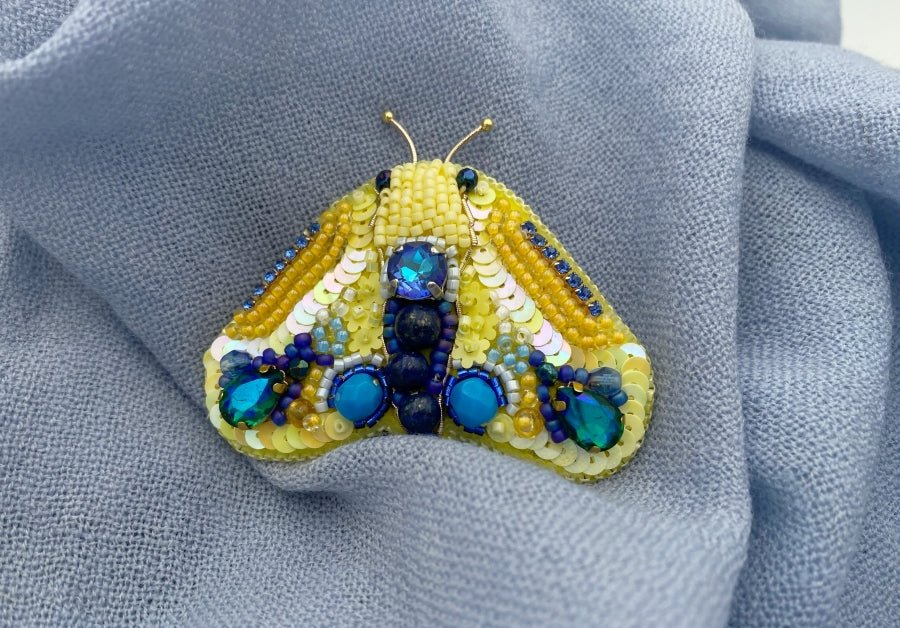 Handmade brooch made of beads, sequins and rhinestones - Ornamentico shop