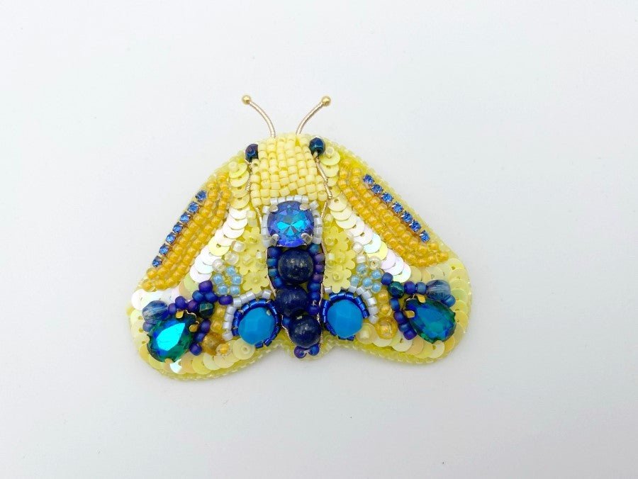 Handmade brooch made of beads, sequins and rhinestones - Ornamentico shop