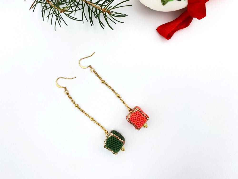 Handmade dangle earrings with two cubic beads made in peyote technique placed on a golden chain - Ornamentico shop