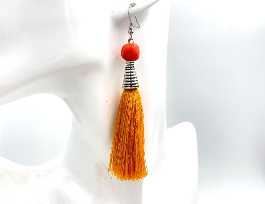 Handmade earrings with tassel with silver caps and pumpkin beads - Ornamentico shop